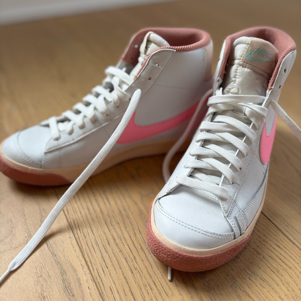 Nike Kids' Blazer Mid '77 High Top Sneaker (Women's 8)